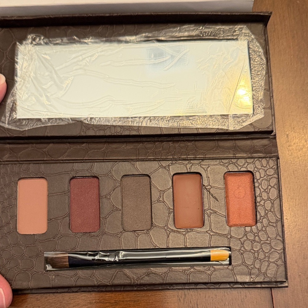 Beauticontrol Neutral Eyeshadow and lip Palette with Brush